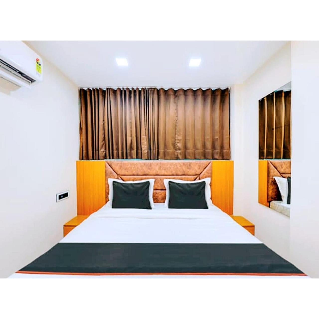 Hotel Exotic Ahmedabad Exterior photo