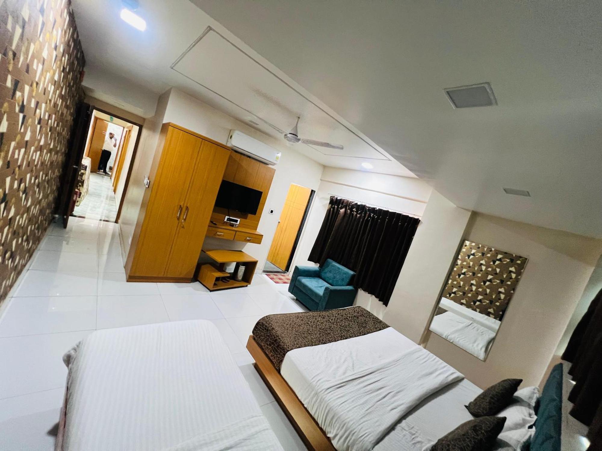 Hotel Exotic Ahmedabad Exterior photo