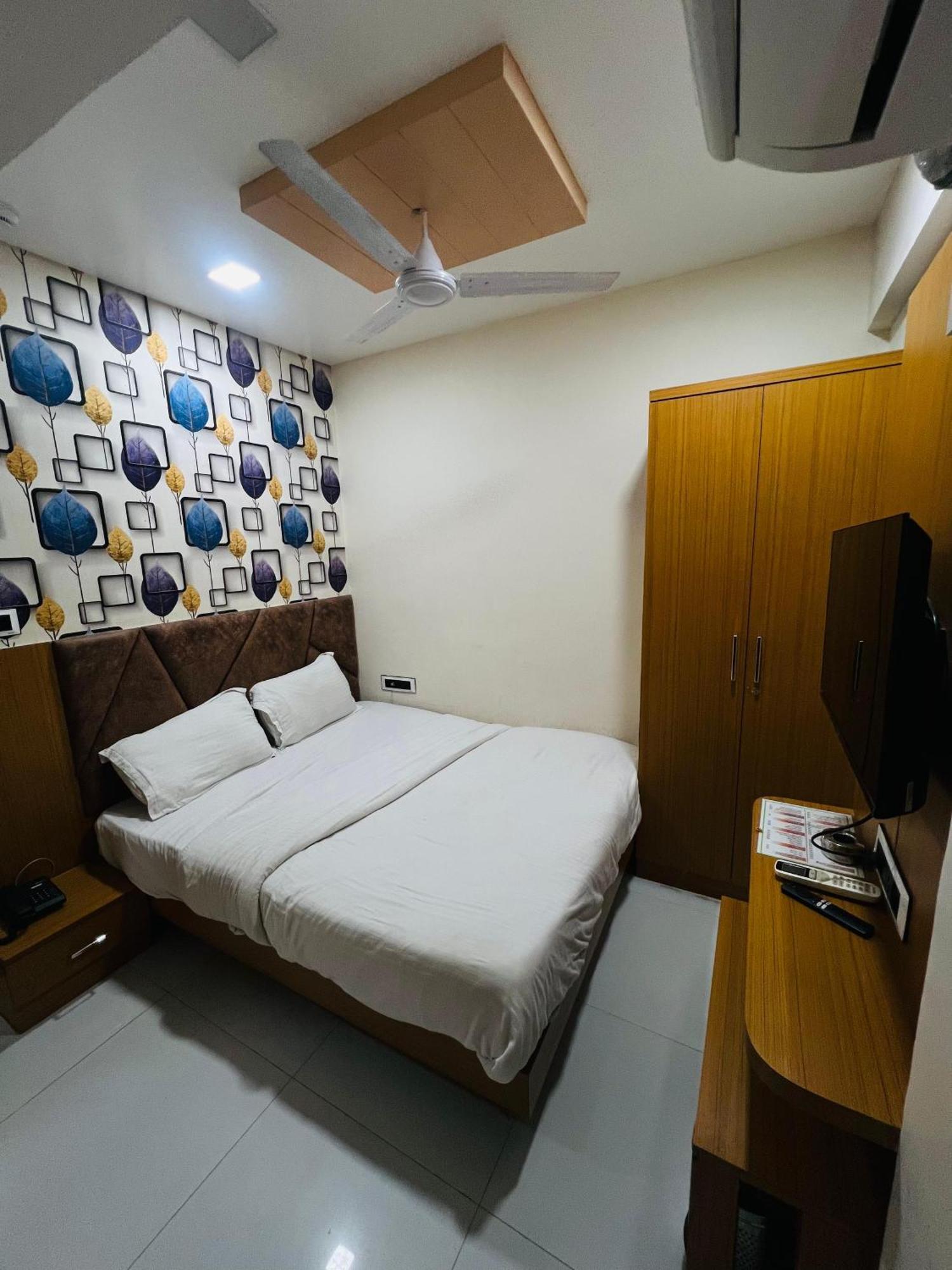 Hotel Exotic Ahmedabad Exterior photo