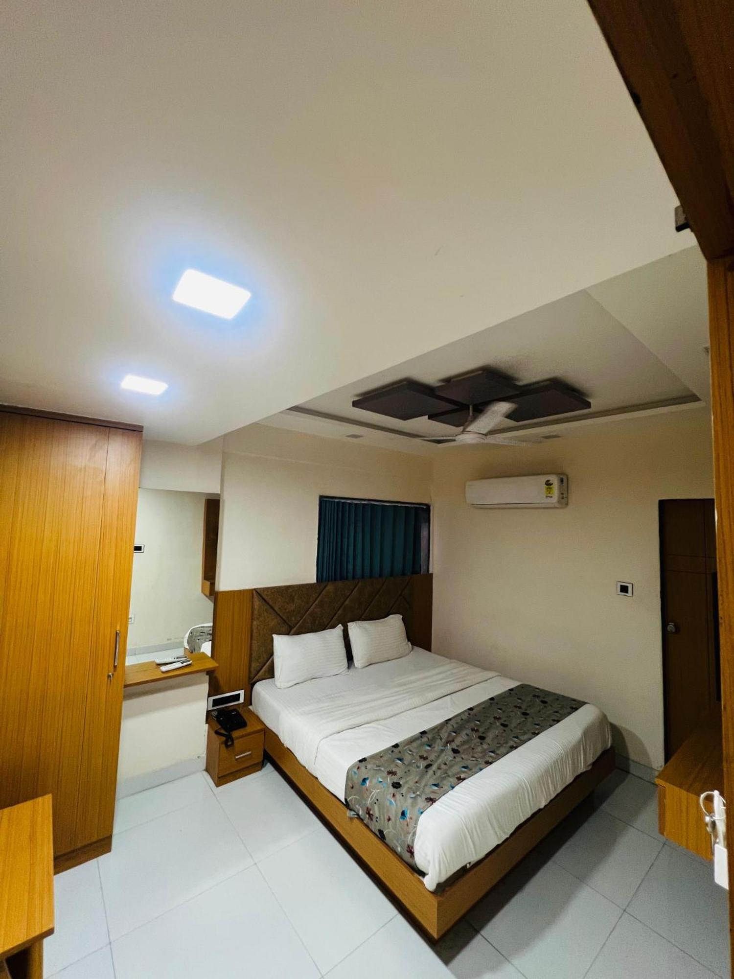 Hotel Exotic Ahmedabad Exterior photo