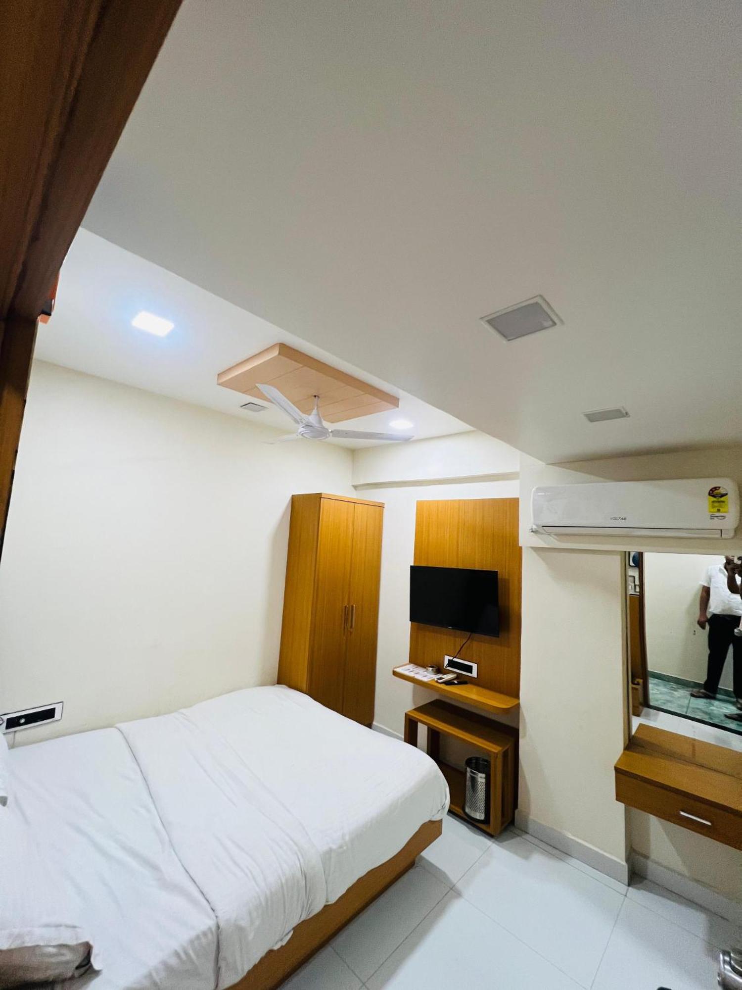Hotel Exotic Ahmedabad Exterior photo