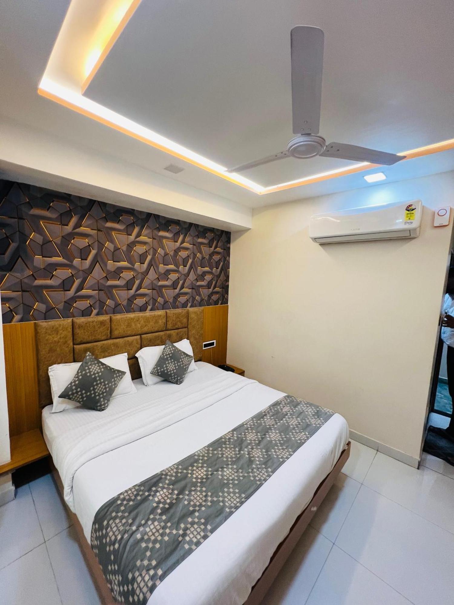 Hotel Exotic Ahmedabad Exterior photo