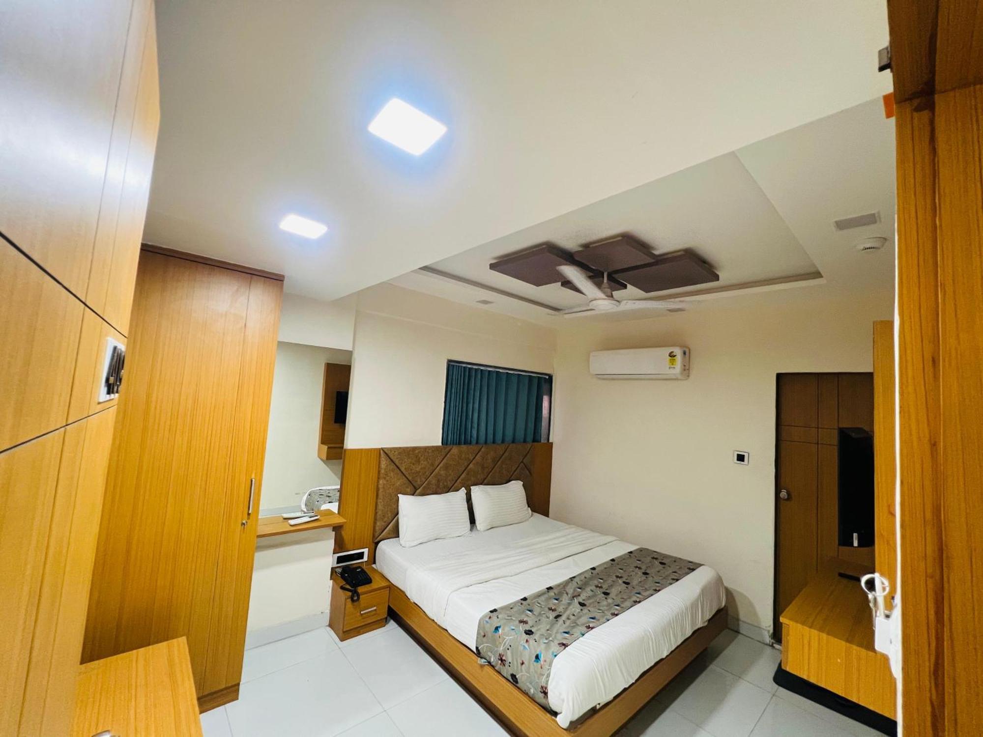 Hotel Exotic Ahmedabad Exterior photo