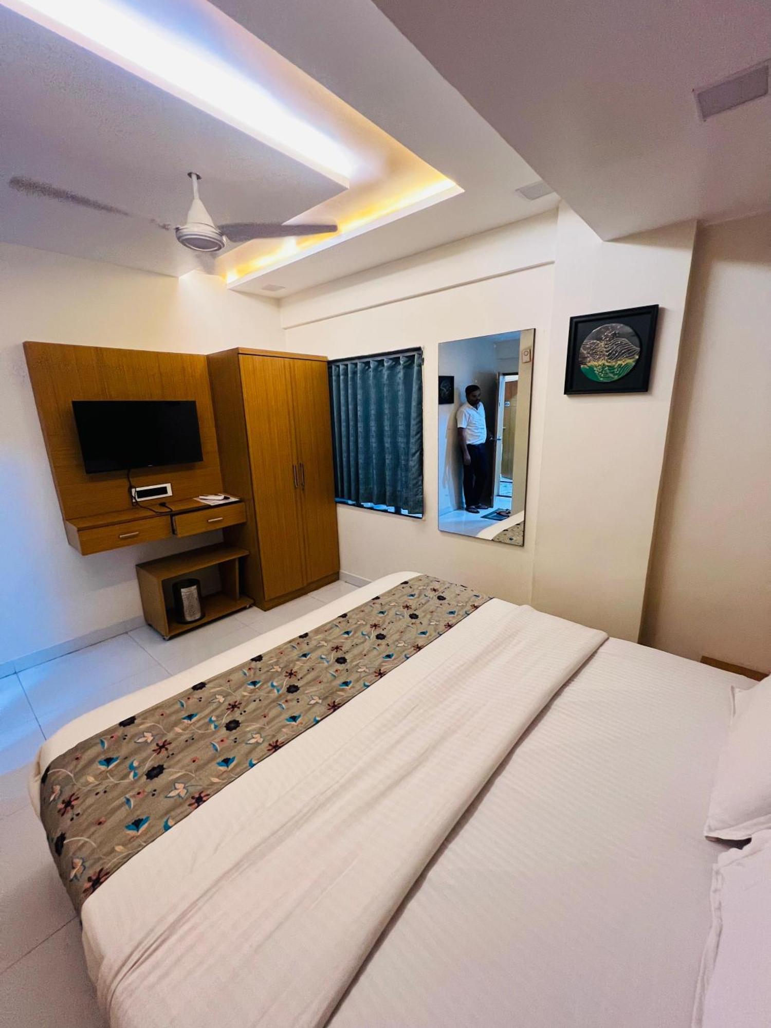 Hotel Exotic Ahmedabad Exterior photo